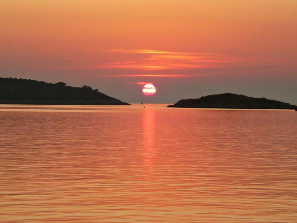 Mljet Sunset Apartments Pomena Exterior photo